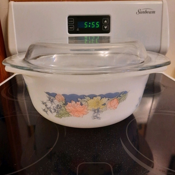 White and Blue Modern Cookware Set for a Contemporary Kitchen - Picture 1 of 7